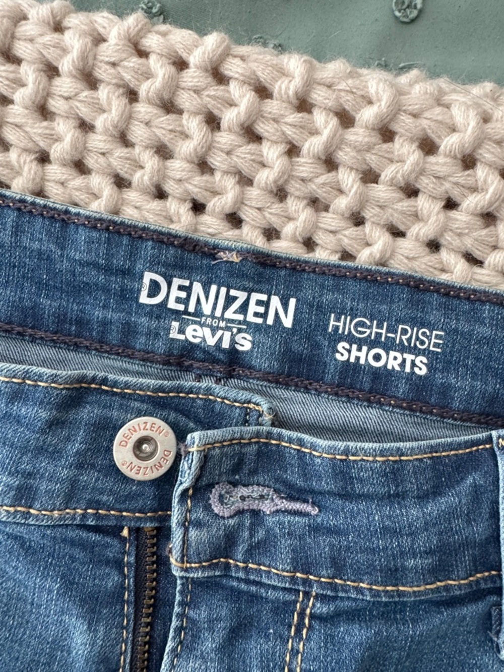 NWT Denizen by Levi’s High Rise Short - Picture 2 of 6